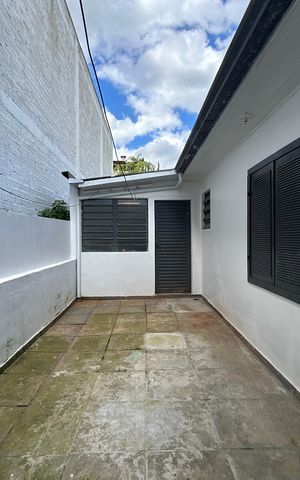 Casa à venda com 180m², 3 quartos e 2 vagas Casa à venda com 180m², 3 quartos e 2 vagasPátio