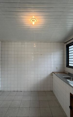 Casa à venda com 180m², 3 quartos e 2 vagas Casa à venda com 180m², 3 quartos e 2 vagasCozinha