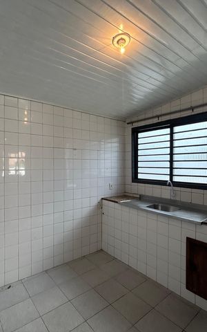 Casa à venda com 180m², 3 quartos e 2 vagas Casa à venda com 180m², 3 quartos e 2 vagasCozinha