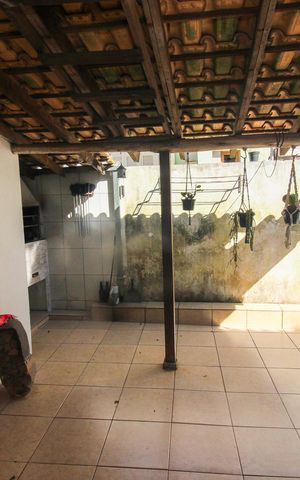 Casa à venda com 220m², 3 quartos e 2 vagasVaranda