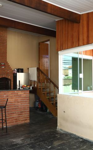 Casa à venda com 160m², 3 quartos e 6 vagasChurrasqueira