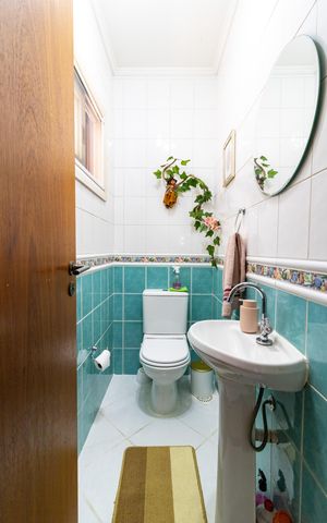 Casa à venda com 172m², 3 quartos e 3 vagas Casa à venda com 172m², 3 quartos e 3 vagasLavabo