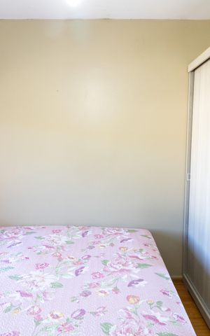 Casa à venda com 172m², 3 quartos e 3 vagas Casa à venda com 172m², 3 quartos e 3 vagasQuarto 1