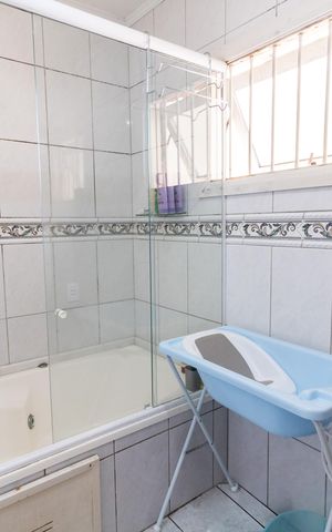 Casa à venda com 172m², 3 quartos e 3 vagas Casa à venda com 172m², 3 quartos e 3 vagasBanheiro da Suíte