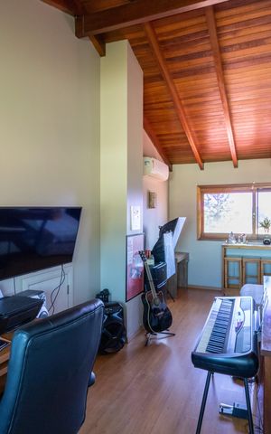 Casa à venda com 172m², 3 quartos e 3 vagas Casa à venda com 172m², 3 quartos e 3 vagasEscritório
