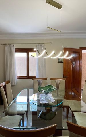 Casa à venda com 235m², 3 quartos e 5 vagas Casa à venda com 235m², 3 quartos e 5 vagasSala