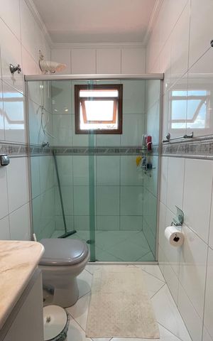 Casa à venda com 235m², 3 quartos e 5 vagas Casa à venda com 235m², 3 quartos e 5 vagasBanheiro da Suíte 1
