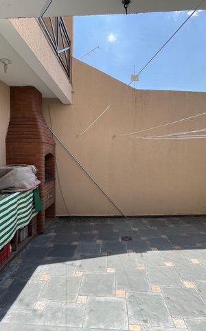 Casa à venda com 235m², 3 quartos e 5 vagas Casa à venda com 235m², 3 quartos e 5 vagasQuintal