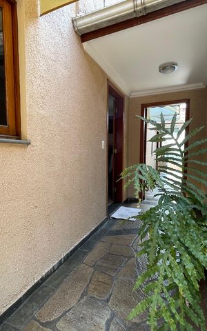 Casa à venda com 235m², 3 quartos e 5 vagas Casa à venda com 235m², 3 quartos e 5 vagasEntrada