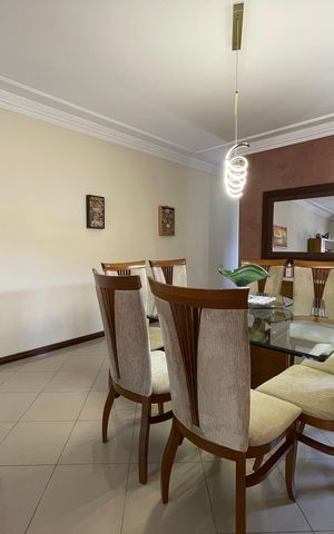 Casa à venda com 235m², 3 quartos e 5 vagas Casa à venda com 235m², 3 quartos e 5 vagasSala
