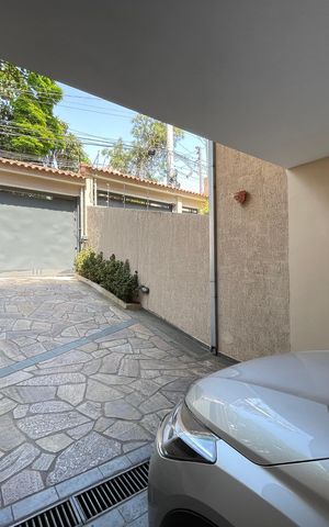 Casa à venda com 235m², 3 quartos e 5 vagas Casa à venda com 235m², 3 quartos e 5 vagasGaragem