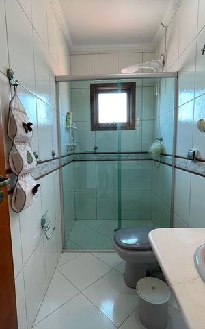 Casa à venda com 235m², 3 quartos e 5 vagas Casa à venda com 235m², 3 quartos e 5 vagasBanheiro da Suíte 3