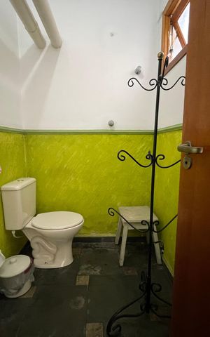 Casa à venda com 235m², 3 quartos e 5 vagas Casa à venda com 235m², 3 quartos e 5 vagasLavabo 2