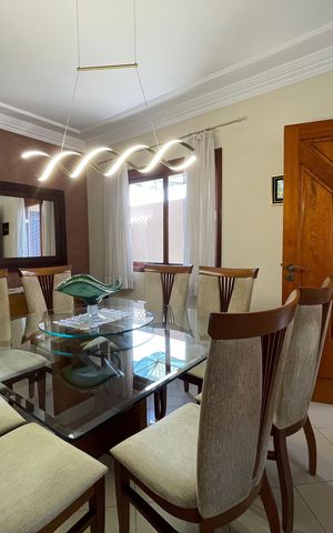 Casa à venda com 235m², 3 quartos e 5 vagas Casa à venda com 235m², 3 quartos e 5 vagasSala