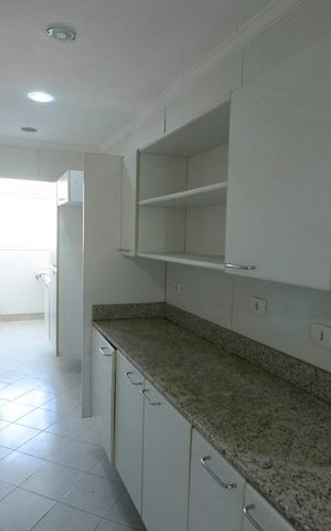 Apartamento à venda com 124m², 3 quartos e 2 vagas Apartamento à venda com 124m², 3 quartos e 2 vagasCozinha