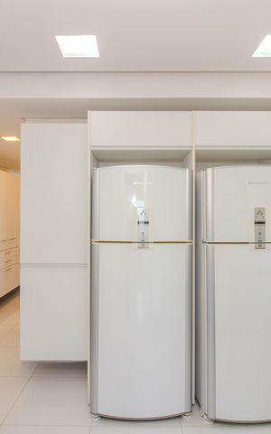 Apartamento à venda com 600m², 6 quartos e 5 vagas Apartamento à venda com 600m², 6 quartos e 5 vagasCozinha e Área de Serviço