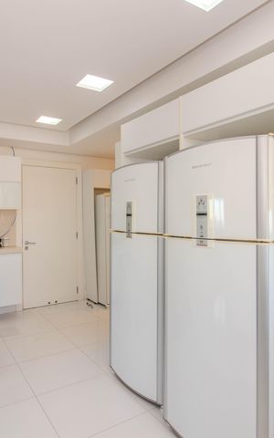 Apartamento à venda com 600m², 6 quartos e 5 vagas Apartamento à venda com 600m², 6 quartos e 5 vagasCozinha e Área de Serviço