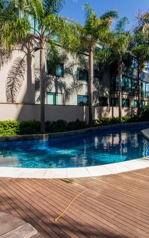 Apartamento à venda com 600m², 6 quartos e 5 vagas Apartamento à venda com 600m², 6 quartos e 5 vagasÁrea comum - Piscina