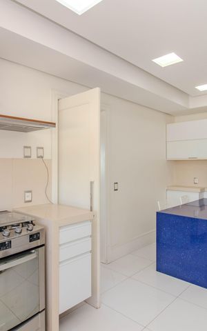 Apartamento à venda com 600m², 6 quartos e 5 vagas Apartamento à venda com 600m², 6 quartos e 5 vagasCozinha e Área de Serviço