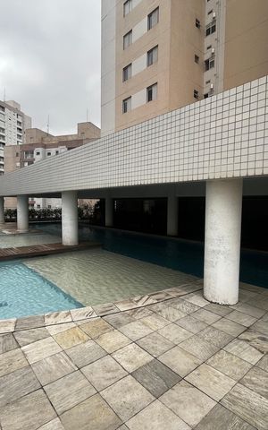 Apartamento à venda com 118m², 4 quartos e 2 vagas Apartamento à venda com 118m², 4 quartos e 2 vagasÁrea comum - Piscina