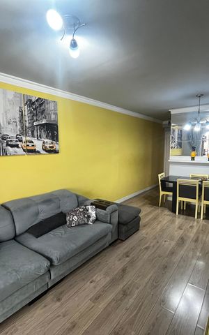 Apartamento à venda com 118m², 4 quartos e 2 vagas Apartamento à venda com 118m², 4 quartos e 2 vagasSala