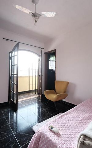 Casa à venda com 191m², 4 quartos e 2 vagasSuíte 2