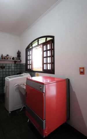 Casa à venda com 191m², 4 quartos e 2 vagasÁrea de Serviço
