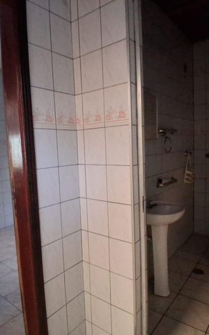 Casa à venda com 250m², 3 quartos e 4 vagas Casa à venda com 250m², 3 quartos e 4 vagasEdícula Banheiro