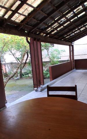 Casa à venda com 250m², 3 quartos e 4 vagas Casa à venda com 250m², 3 quartos e 4 vagasEdícula