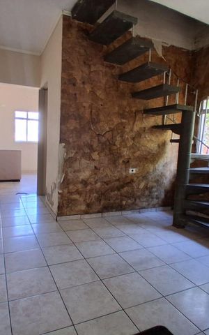 Casa à venda com 250m², 3 quartos e 4 vagas Casa à venda com 250m², 3 quartos e 4 vagasSala