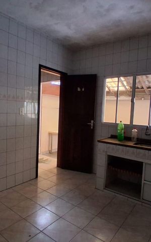 Casa à venda com 250m², 3 quartos e 4 vagas Casa à venda com 250m², 3 quartos e 4 vagasEdícula Cozinha