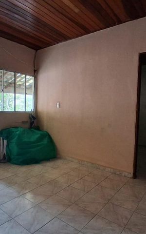 Casa à venda com 250m², 3 quartos e 4 vagas Casa à venda com 250m², 3 quartos e 4 vagasEdícula Sala