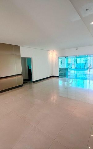 Casa para alugar com 1600m², 5 quartos e 7 vagas Casa para alugar com 1600m², 5 quartos e 7 vagasSala