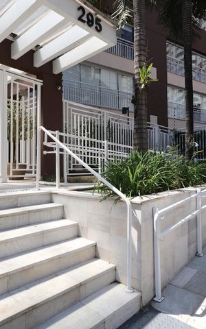 Apartamento à venda com 105m², 2 quartos e 2 vagasPortaria