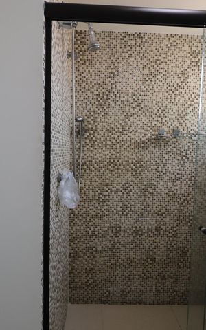 Apartamento à venda com 105m², 2 quartos e 2 vagasBanheiro da Suíte 1