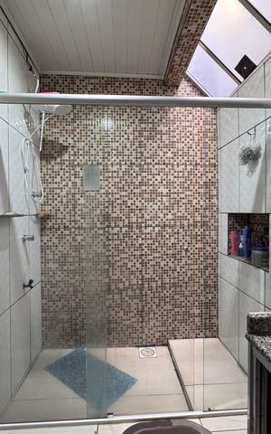 Casa à venda com 110m², 3 quartos e 2 vagasBanheiro