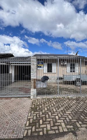 Casa à venda com 110m², 3 quartos e 2 vagasFachada