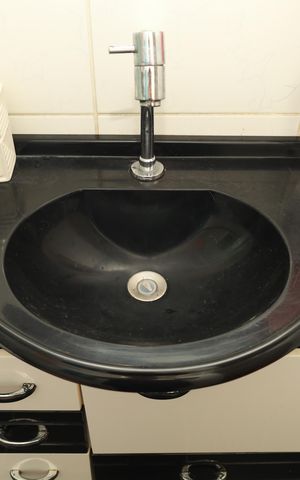Casa à venda com 200m², 3 quartos e 2 vagasBanheiro 1