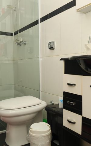 Casa à venda com 200m², 3 quartos e 2 vagasBanheiro 1