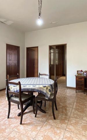Casa à venda com 315m², 4 quartos e 4 vagas Casa à venda com 315m², 4 quartos e 4 vagasSala de Jantar