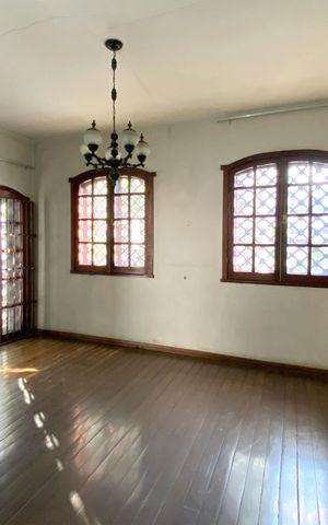 Casa à venda com 315m², 4 quartos e 4 vagas Casa à venda com 315m², 4 quartos e 4 vagasSala