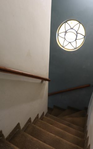 Casa à venda com 120m², 2 quartos e 2 vagasEscada