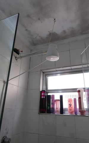 Casa à venda com 120m², 2 quartos e 2 vagasBanheiro 1