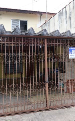 Casa à venda com 120m², 2 quartos e 2 vagasFachada