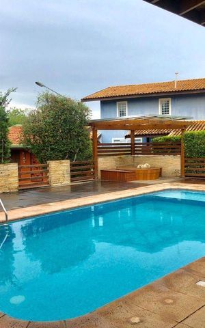 Casa à venda com 386m², 5 quartos e 5 vagasÁrea Externa