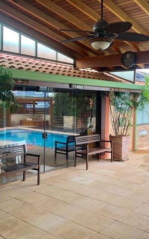 Casa à venda com 386m², 5 quartos e 5 vagasÁrea Externa