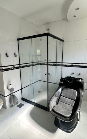 Casa à venda com 173m², 3 quartos e sem vaga Casa à venda com 173m², 3 quartos e sem vagaBanheiro