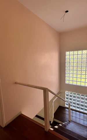 Casa à venda com 173m², 3 quartos e sem vaga Casa à venda com 173m², 3 quartos e sem vagaSala