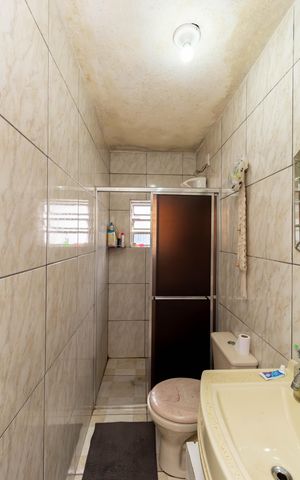 Casa à venda com 288m², 4 quartos e 2 vagas Casa à venda com 288m², 4 quartos e 2 vagasBanheiro 1