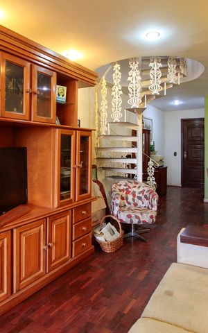 Apartamento à venda com 250m², 3 quartos e 3 vagas Apartamento à venda com 250m², 3 quartos e 3 vagasSala